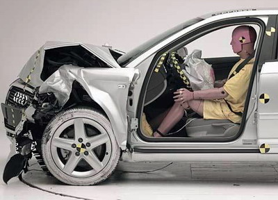 The dummy's position in relation to the steering wheel and instrument panel after the crash test indicates that the driver's survival space was maintained well