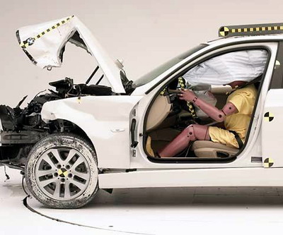 The dummy's position in relation to the steering wheel and instrument panel after the crash test indicates that the driver's survival space was maintained very well