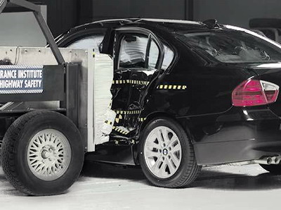 View of the vehicle and barrier just after the crash test