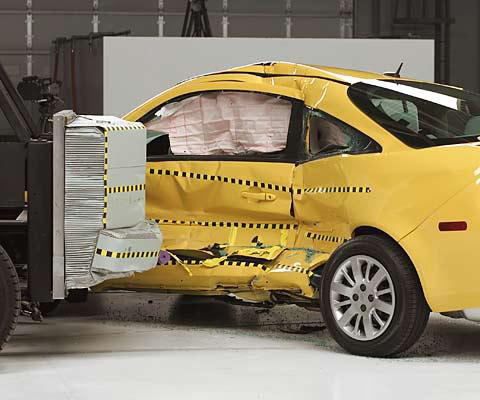 View of the vehicle and barrier just after the crash test