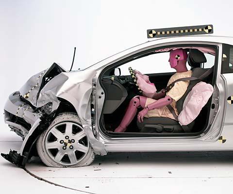 The dummy's position in relation to the steering wheel and instrument panel after the crash test indicates that the driver's survival space was maintained very well