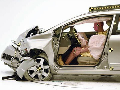 The dummy's position in relation to the steering wheel and instrument panel after the crash test indicates that the driver's survival space was maintained well