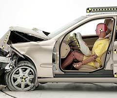 The dummy's position in relation to the steering wheel and instrument panel after the crash test indicates that the driver's survival space was maintained very well