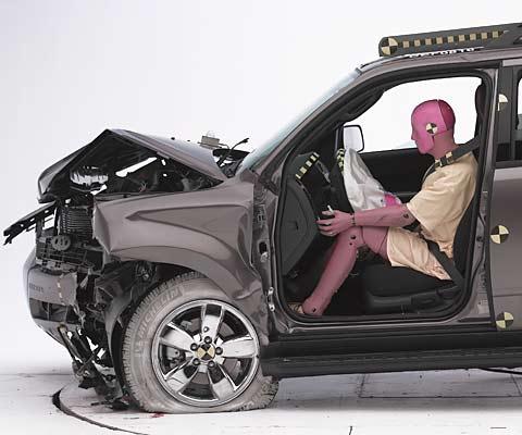 The dummy's position in relation to the steering wheel and instrument panel after the crash test indicates that the driver's survival space was maintained well