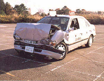 Краш-тест Toyota Corolla SE Saloon