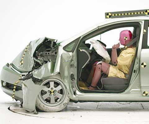 The dummy's position in relation to the steering wheel and instrument panel after the crash test indicates that the driver's survival space was maintained well